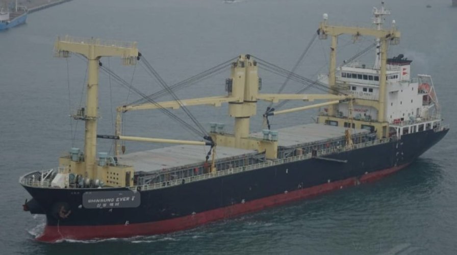 ভারত  থেকে  ১১ হাজার ৫ শত  মেট্রিক টন চাল নিয়ে  mv DDS MARINA  জাহাজ চট্টগ্রাম বন্দরে পৌঁছেছে