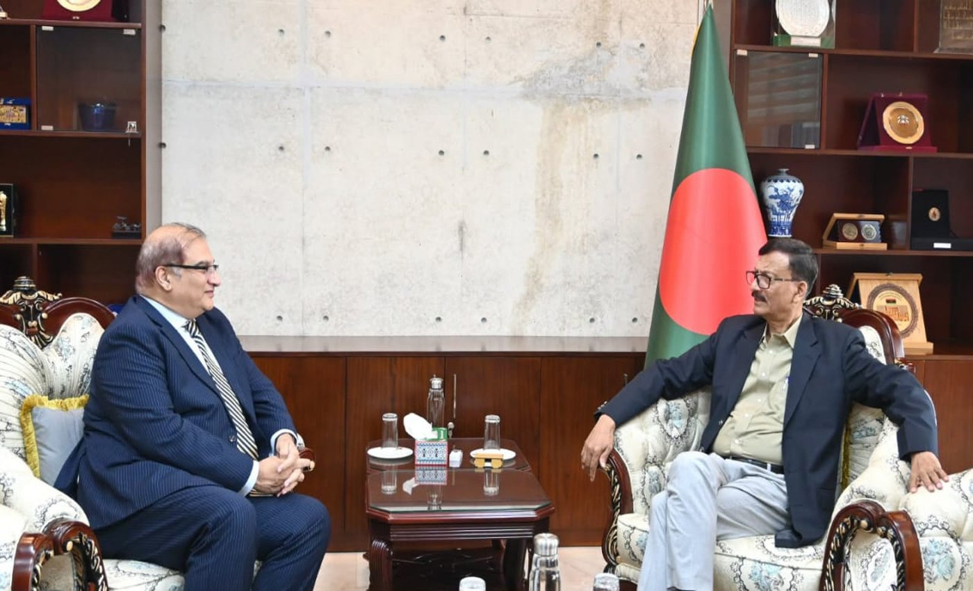 পাকিস্তানের হাইকমিশনার পররাষ্ট্র উপদেষ্টার সাথে সাক্ষাৎ করেছেন