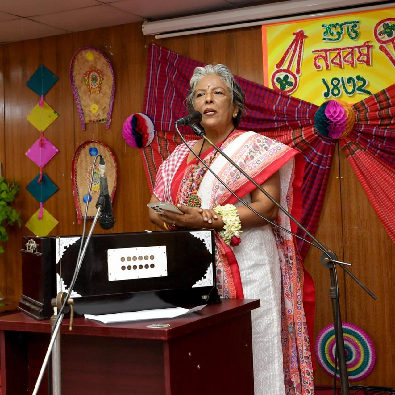 নতুন করে ভালবাসা, নতুন করে সবাইকে নিয়ে চলা, নতুন করে প্রতিজ্ঞা করা এবং নতুন করে ভাবার সময় এসেছে আমাদের            --; উপদেষ্টা শারমীন এস মুরশিদ