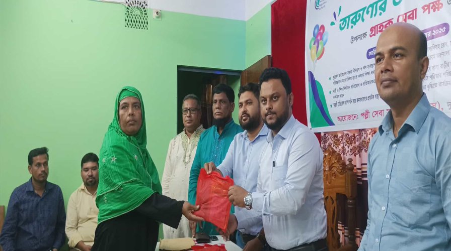 দুমকিতে পিএসএস'র উদ্যোগে শাকসবজির বীজ বিতরণ