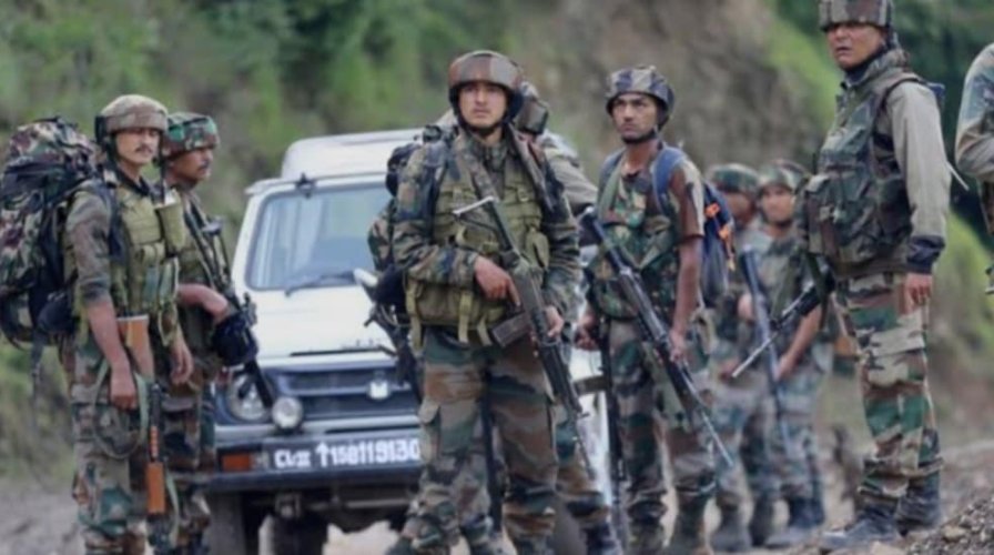 জম্মু কাশ্মীরের পুজ্ঞে সামরিক বাহিনীর খানা তল্লাশিতে, গড়িয়ে দিয়েছে এক জঙ্গি ঘাঁটি