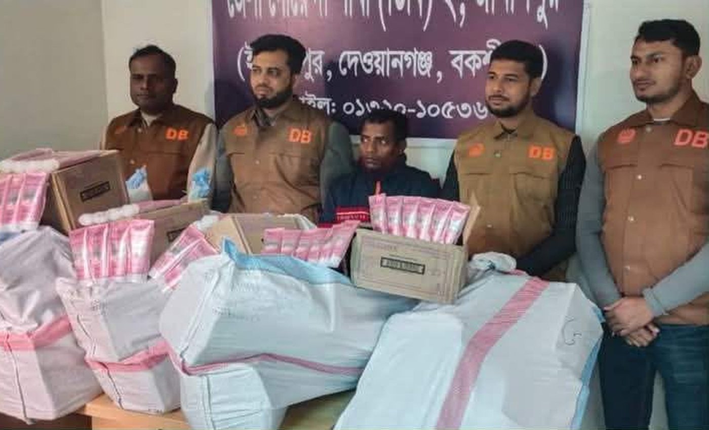 বকশীগঞ্জে ডিবির অভিযানে ভারতীয় প্রসাধনীসহ গ্রেফতার।