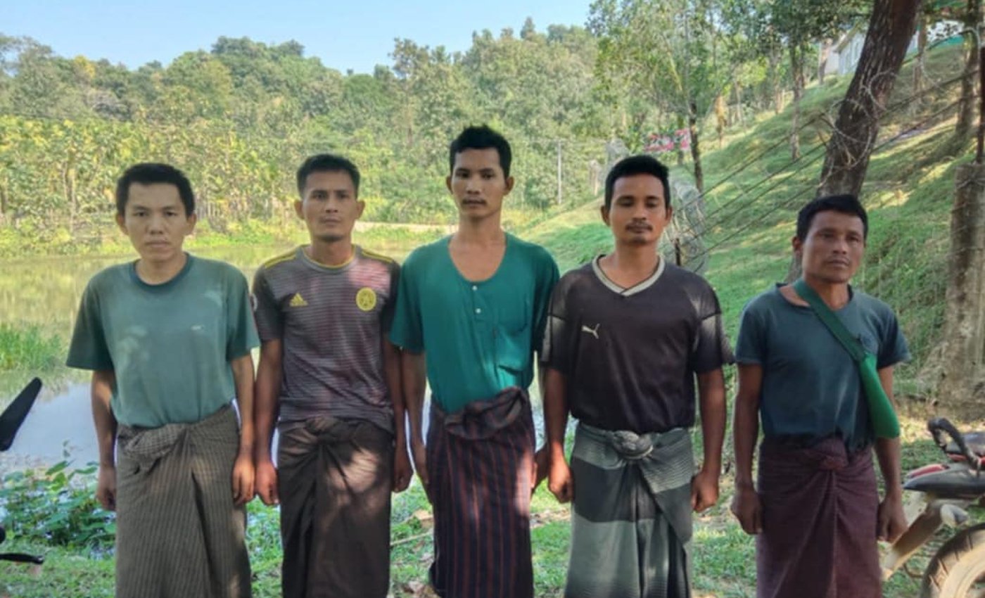 বান্দরবানের নাইক্ষ্যংছড়িতে ঘুমধুমে ভ্রাম্যমাণ অবস্থায়  ৩৪ বিজিবি আটক করেন ৫ জন মিয়ানমারীকে