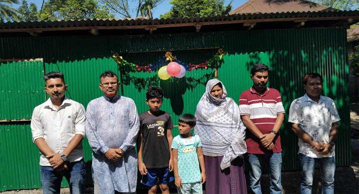 রাণীনগরে প্রবাসীর অর্থায়নে নতুন ঘর পেলো অসহায় দুই শিশু