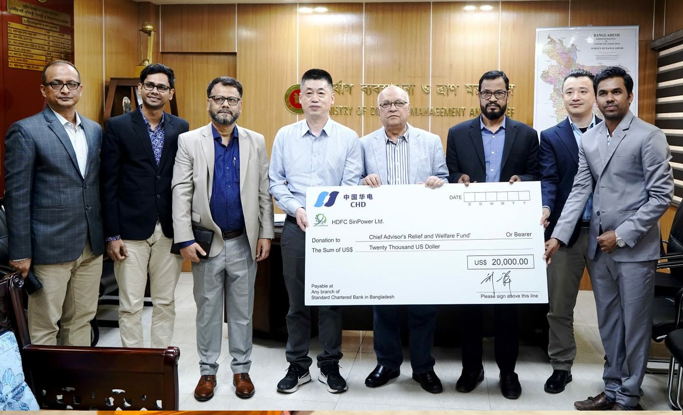 প্রধান উপদেষ্টার পক্ষে ২৪ লাখ টাকার আনুদানের চেক গ্ৰহন করেন দুর্যোগ ব্যবস্থাপনা ও ত্রাণ উপদেষ্টা।