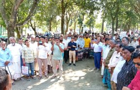 পীরগঞ্জে ক্ষুদ্র ও প্রান্তিক কৃষকদের মাঝে বিনামূল্যে সার ও বীজ বিতরণ