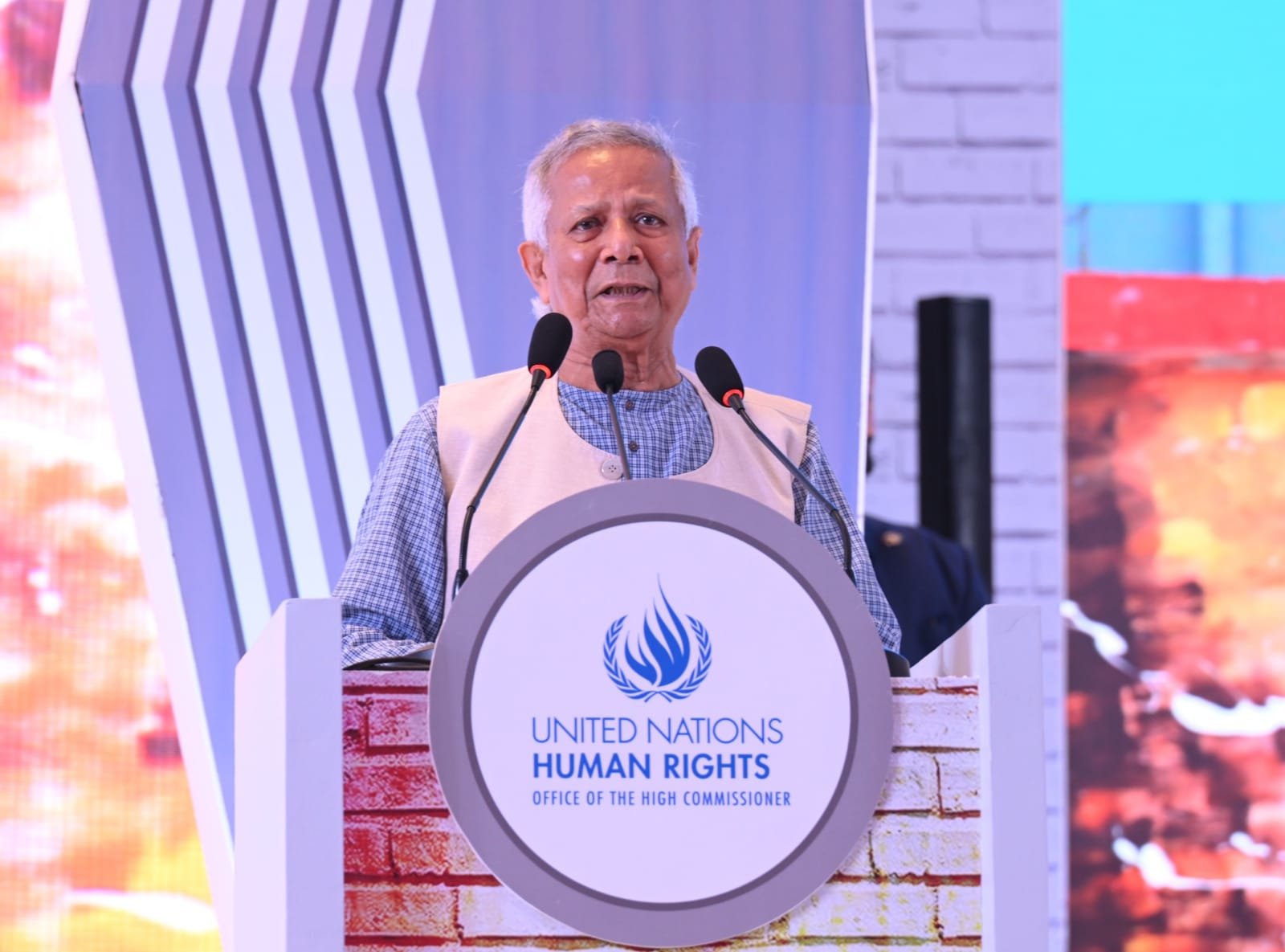 পুরুষ  মহিলা ও তরুণ - স্বৈরাচারের বিরুদ্ধে রুখে দাঁড়িয়েছিলেন এবং আমাদের দেশের মর্যাদা এবং ভবিষ্যত পুনরুদ্ধার করেছিলেন।