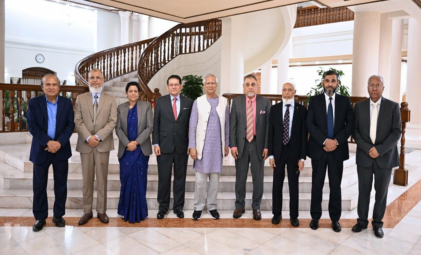 নির্বাচন ও গণভোটের প্রস্তুতি সম্পর্কে প্রধান উপদেষ্টাকে অবহিত করলেন সিইসি