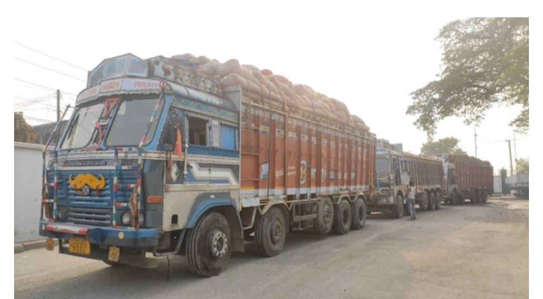 শাটডাউনে অচল সোনামসজিদ স্থলবন্দর, প্রতিদিন ৩ কোটি রাজস্ব লোকসান