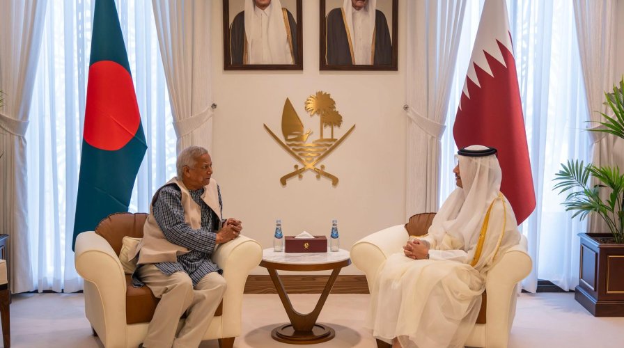 বাংলাদেশের প্রধান উপদেষ্টা অধ্যাপক মুহাম্মদ ইউনূস বৃহস্পতিবার দোহায় তার কার্যালয়ে কাতারের প্রধানমন্ত্রী শেখ মোহাম্মদ বিন আব্দুল রহমান বিন জসিম আল থানির সাথে বৈঠক করেছেন।