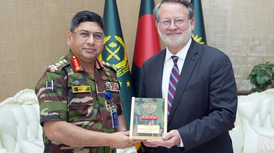 সেনাপ্রধানের সাথে যুক্তরাষ্ট্রের সিনেটর Mr. Gary Peters এর সৌজন্য সাক্ষাৎ