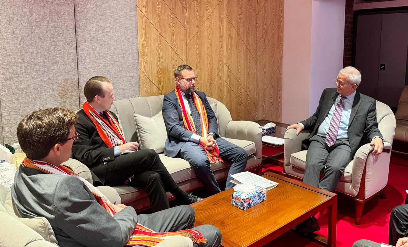 উপদেষ্টা সুপ্রদীপ চাকমা’র সঙ্গে স্ক্যান্ডিনেভিয়ান রাষ্ট্রদূতদের সৌজন্য সাক্ষাত