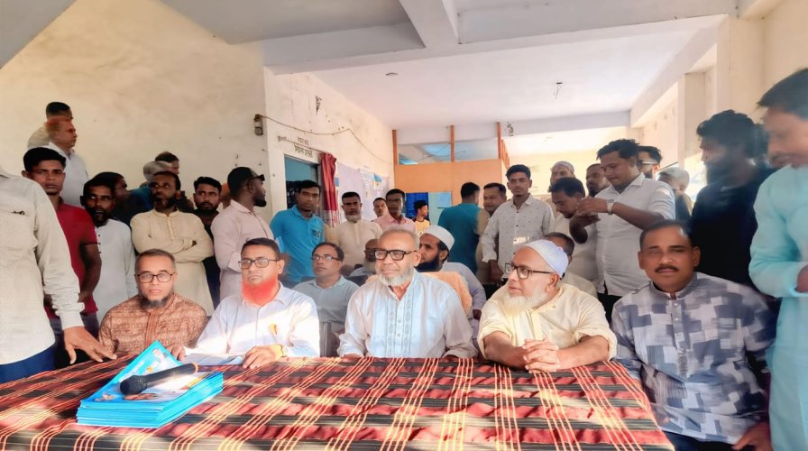 বীরমুক্তিযোদ্ধা আনোয়ার হোসেন বুলুর ৩১ দফা প্রচার ও ছাত্র-ছাত্রীদের সঙ্গে মতবিনিময়