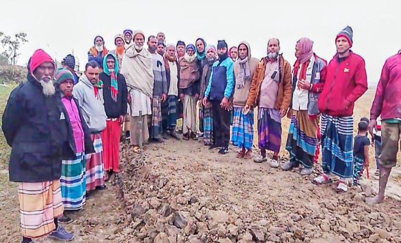 সুনামগঞ্জের ধর্ম পাশায় গ্রামবাসীর উদ্যোগে নির্মাণ হচ্ছে ১২শ ফুট মাটির রাস্তা