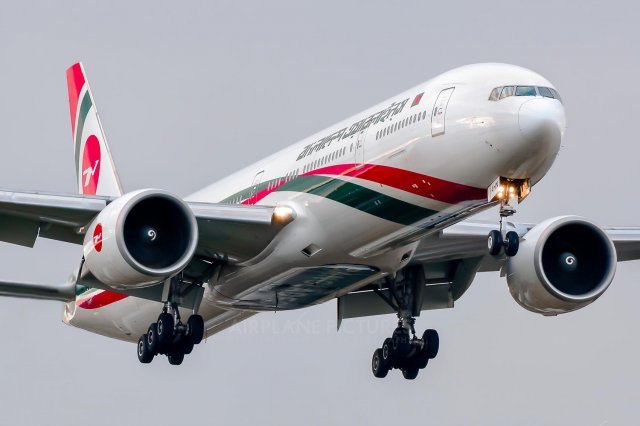 খালেদা জিয়ার ফ্লাইটে দায়িত্ব পালনের কথা থাকলেও মধ্যরাতে সরিয়ে দেওয়া হয়েছে দুই কেবিন ক্রুকে।