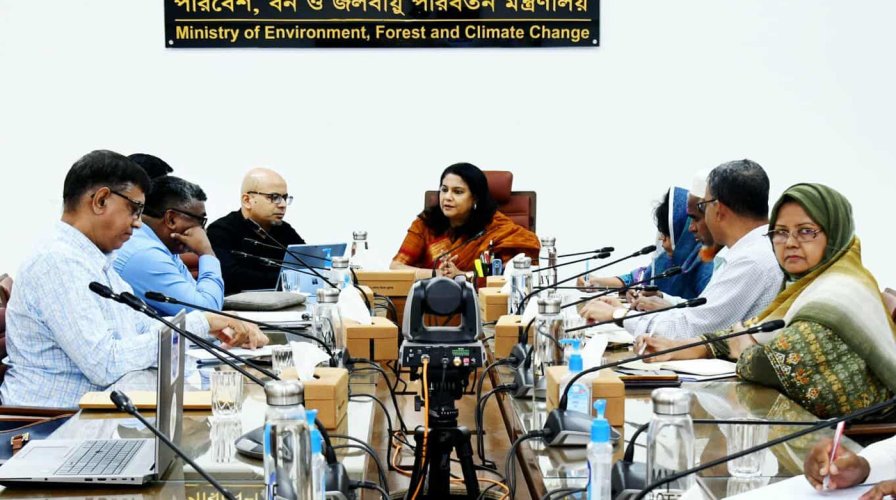 প্রযুক্তি নির্ভর বন নজরদারিতে যাচ্ছে বাংলাদেশ: পরিবেশ উপদেষ্টা