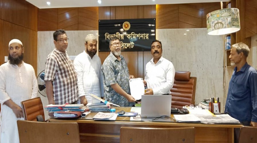 ছাতক-সিলেট রেলপথ সংস্কার ও আন্তঃনগর ট্রেন চালুর দাবীতে স্মারকলিপি প্রদান