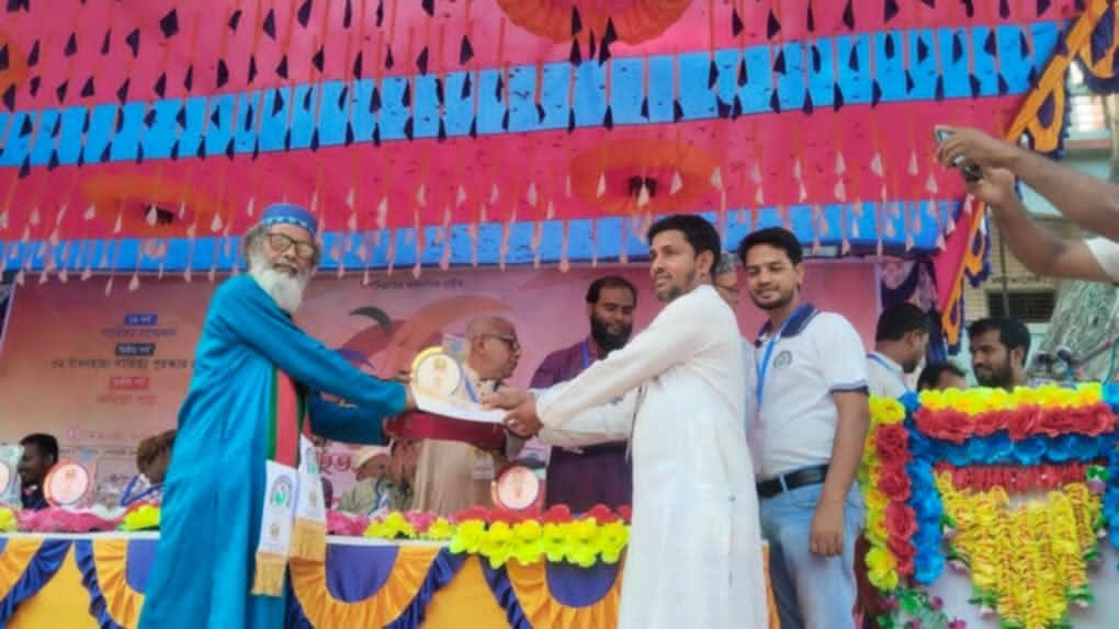 বাঁধনহারা সাহিত্য পুরস্কারে ভূষিত হলেন ১১ বিশিষ্টজন