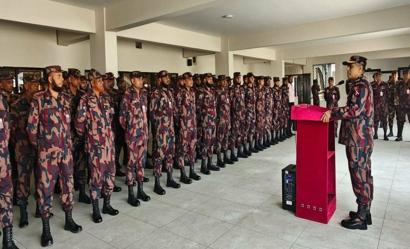 যেকোনো নাশকতা ও বিশৃঙ্খলা সৃষ্টির অপচেষ্টা দৃঢ়তার সাথে প্রতিহত করার নির্দেশ বিজিবি মহাপরিচালক