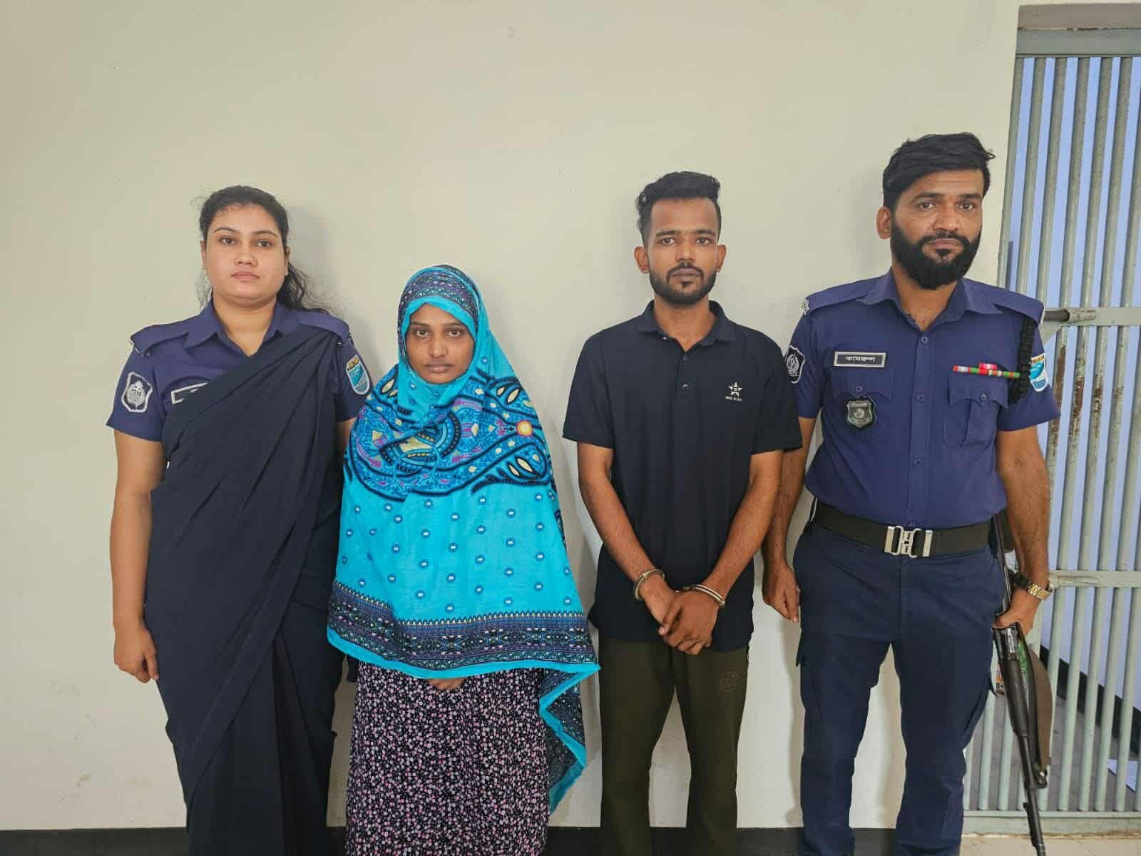 প্রতারক চক্রের সাথে জড়িত নারীসহ আটক ২