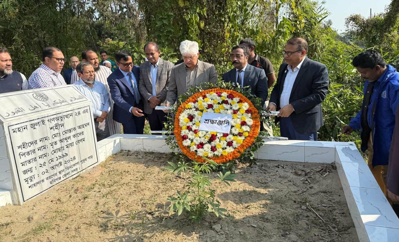 সিলেটের শহিদ মো: মোস্তাক আহমেদের কবর জিয়ারত করলেন উপদেষ্টা আদিলুর রহমান খান