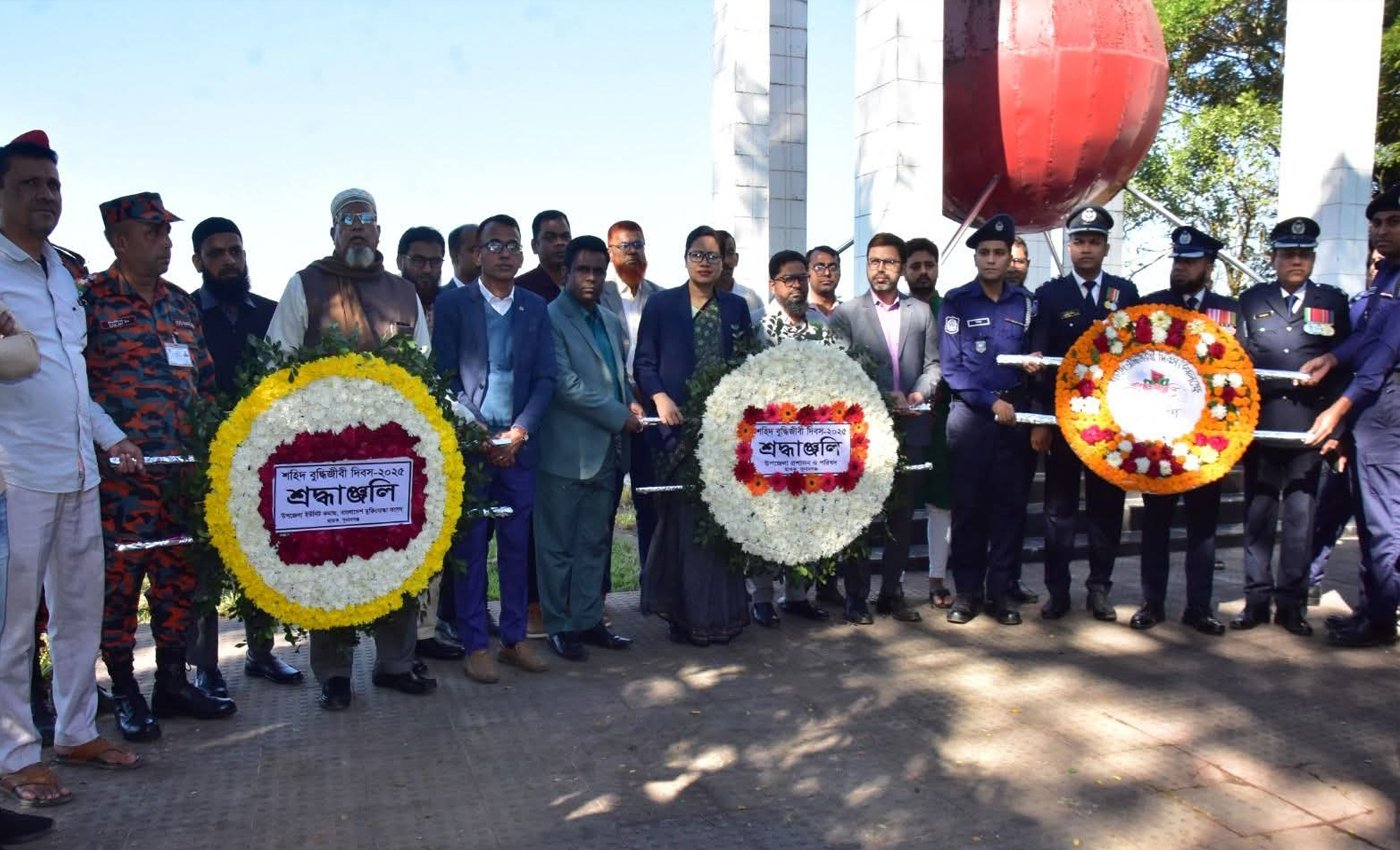 ছাতকে শহীদ বুদ্ধিজীবী দিবস উপলক্ষে সতেরো শিখা স্মৃতি সৌধে পুষ্পস্তবক অর্পণ