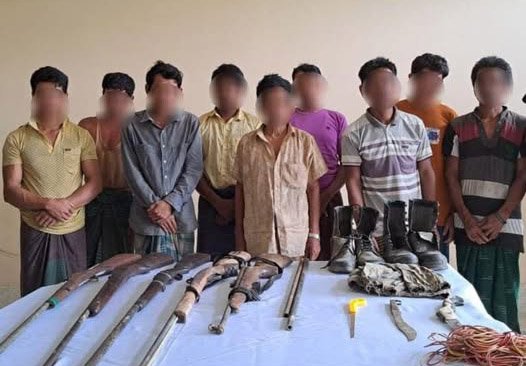 সেনাবাহিনীর অভিযানে বান্দরবান জেলার টংগবতি ইউনিয়ন থেকে অবৈধ অস্ত্র সহ ০৯ জন সন্ত্রাসী ও চাঁদাবাজ গ্রেফতার