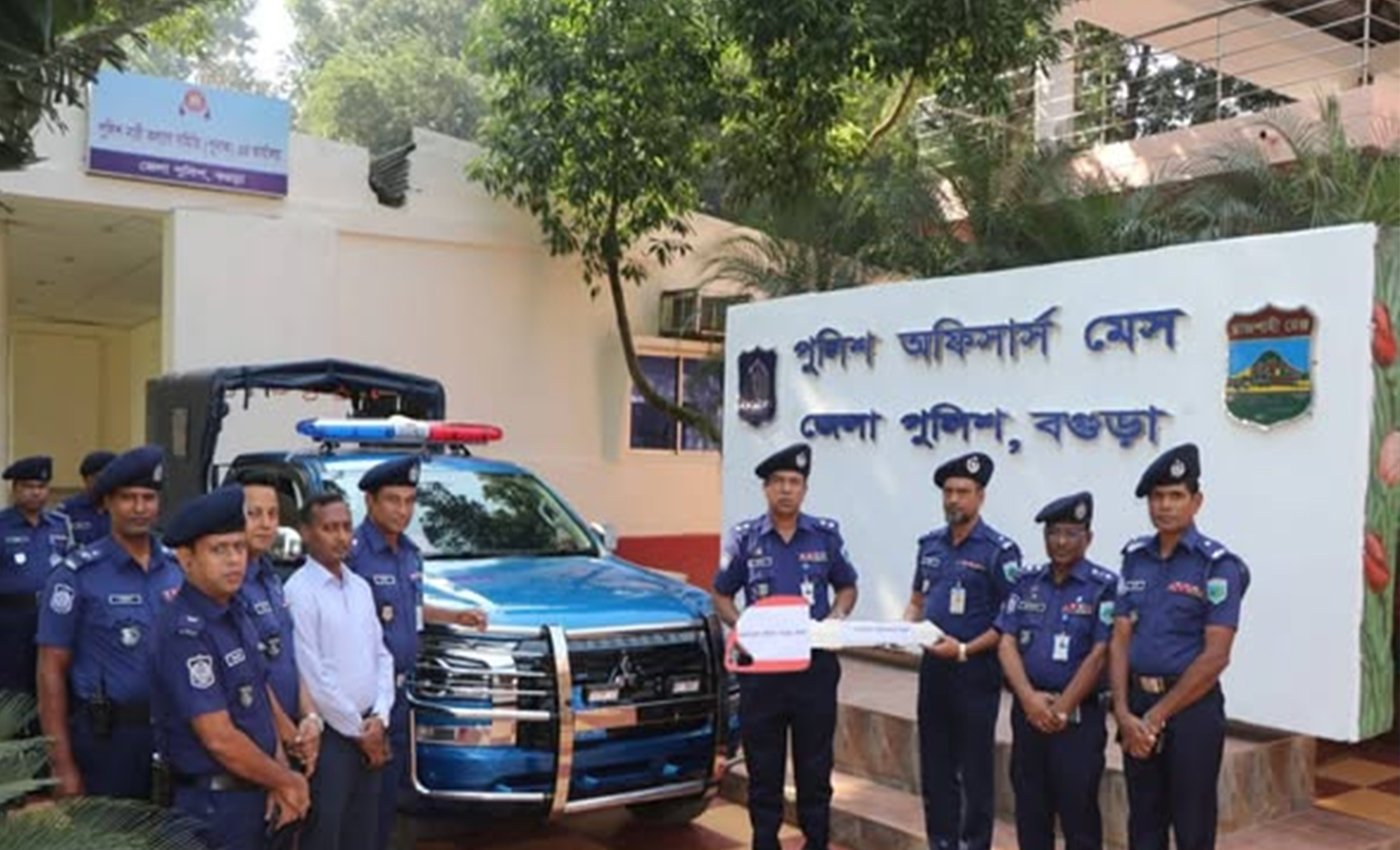শেরপুর থানায় নতুন ডাবল কেবিন পিকআপ হস্তান্তর