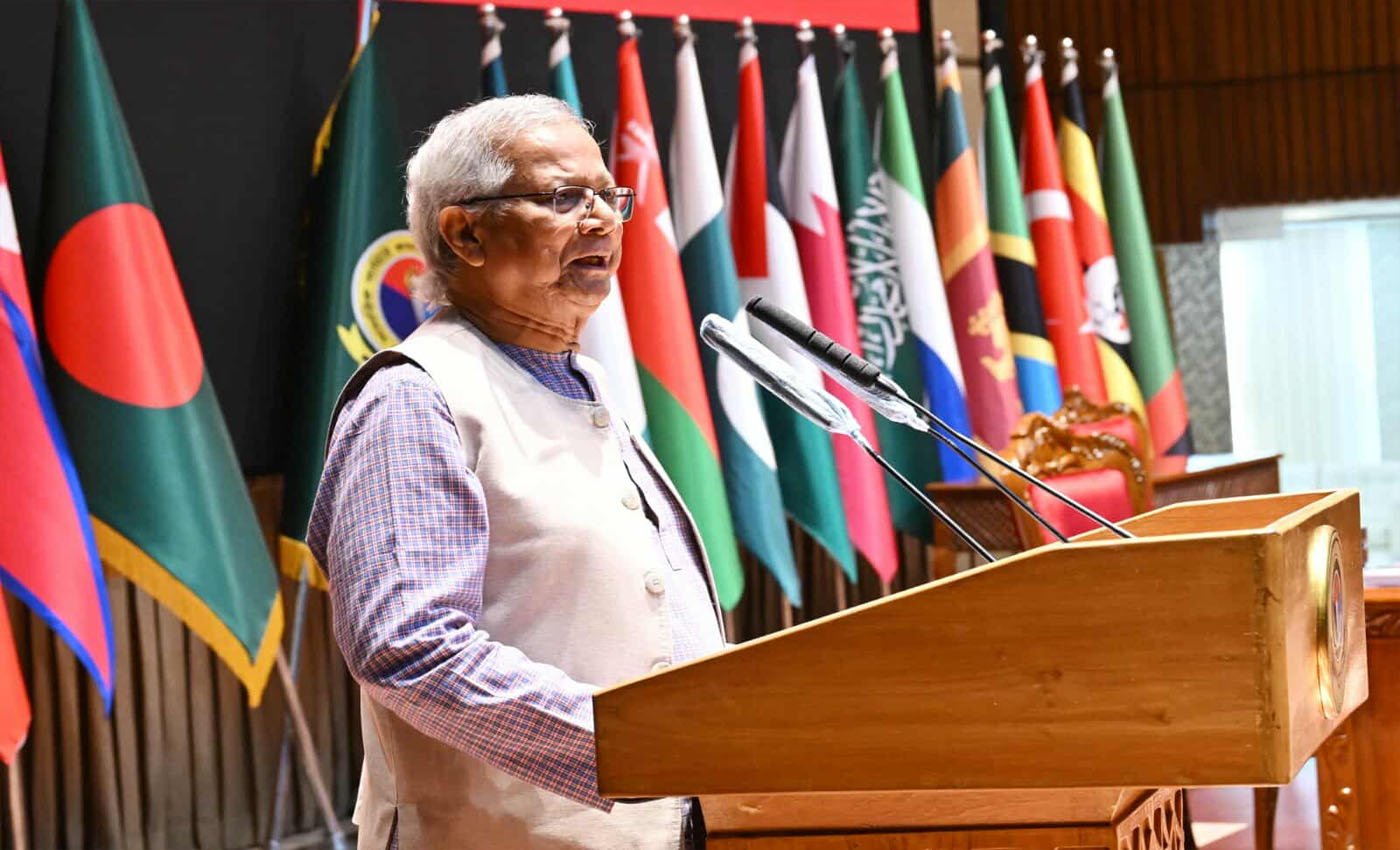 বাংলাদেশ ফুটবল দলকে প্রধান উপদেষ্টার অভিনন্দন