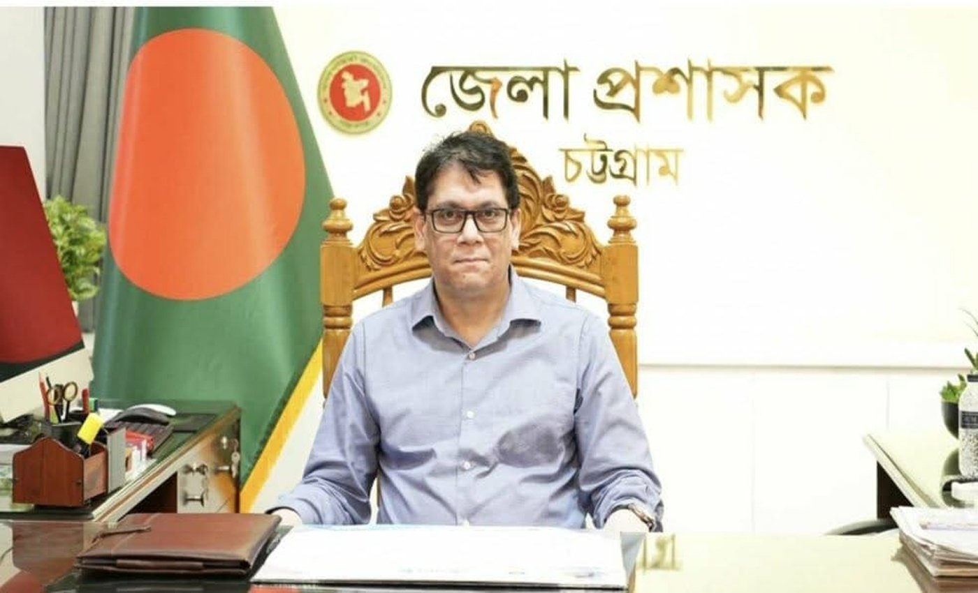 চট্টগ্রামের নবনিযুক্ত জেলা প্রশাসক ও জেলা ম্যাজিস্ট্রেট সাইফুল ইসলাম আজ রবিবার আনুষ্ঠানিকভাবে দায়িত্ব গ্রহণ করেন