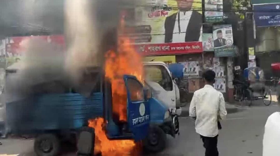 রমনা থানার সামনে পুলিশের গাড়িতে আগুন নিছক দুর্ঘটনা
