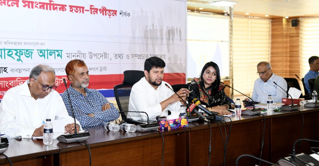 ফ্যাসিবাদের পক্ষে সম্মতি উৎপাদন না করতে গণমাধ্যমের প্রতি তথ্য উপদেষ্টার আহ্বান