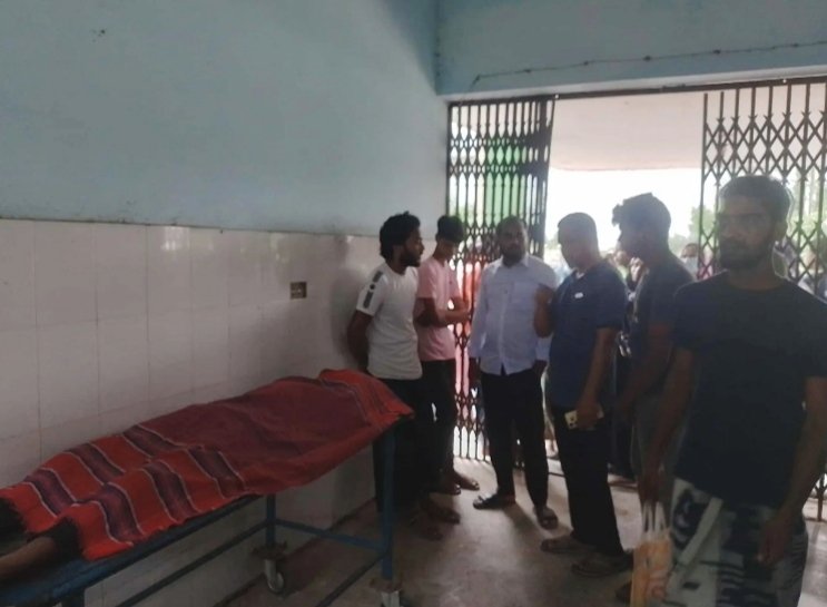 নওগাঁয় পৃথক সড়ক দুর্ঘটনায় দুই জনের মৃত্যু হয়েছে