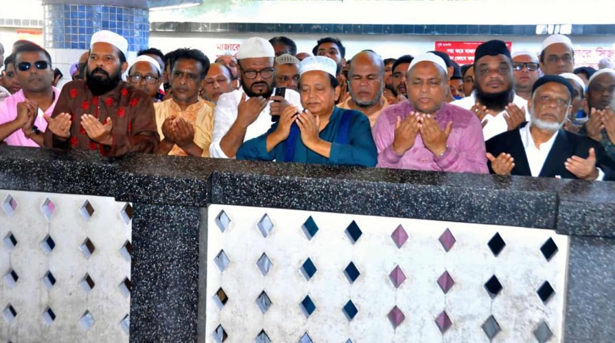 সিলেট-৬: মাজার জিয়ারতের মধ্যদিয়ে আনুষ্ঠানিক নির্বাচনী প্রচারণা শুরু এমরান চৌধুরীর