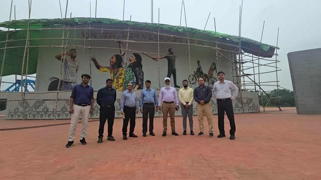 জুলাই শহীদ ও গণঅভ্যুত্থান দিবস উপলক্ষে পদ্মা সেতুর মাওয়া ও জাজিরা প্রান্তে বিশেষ গ্রাফিতি অঙ্কন