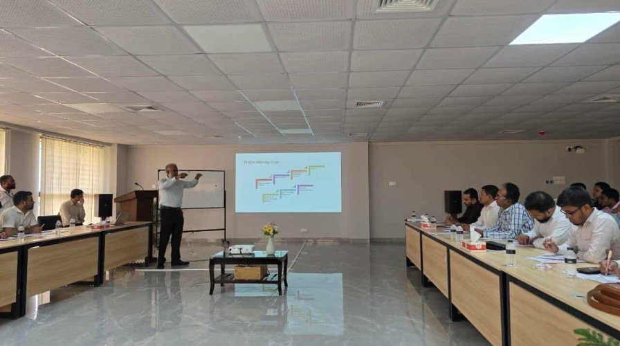 কর্ণফুলী টানেল সাইট অফিসে "উন্নয়ন প্রকল্পের পরিকল্পনা ও ব্যবস্থাপনা" সংক্রান্ত প্রশিক্ষণ অনুষ্ঠিত