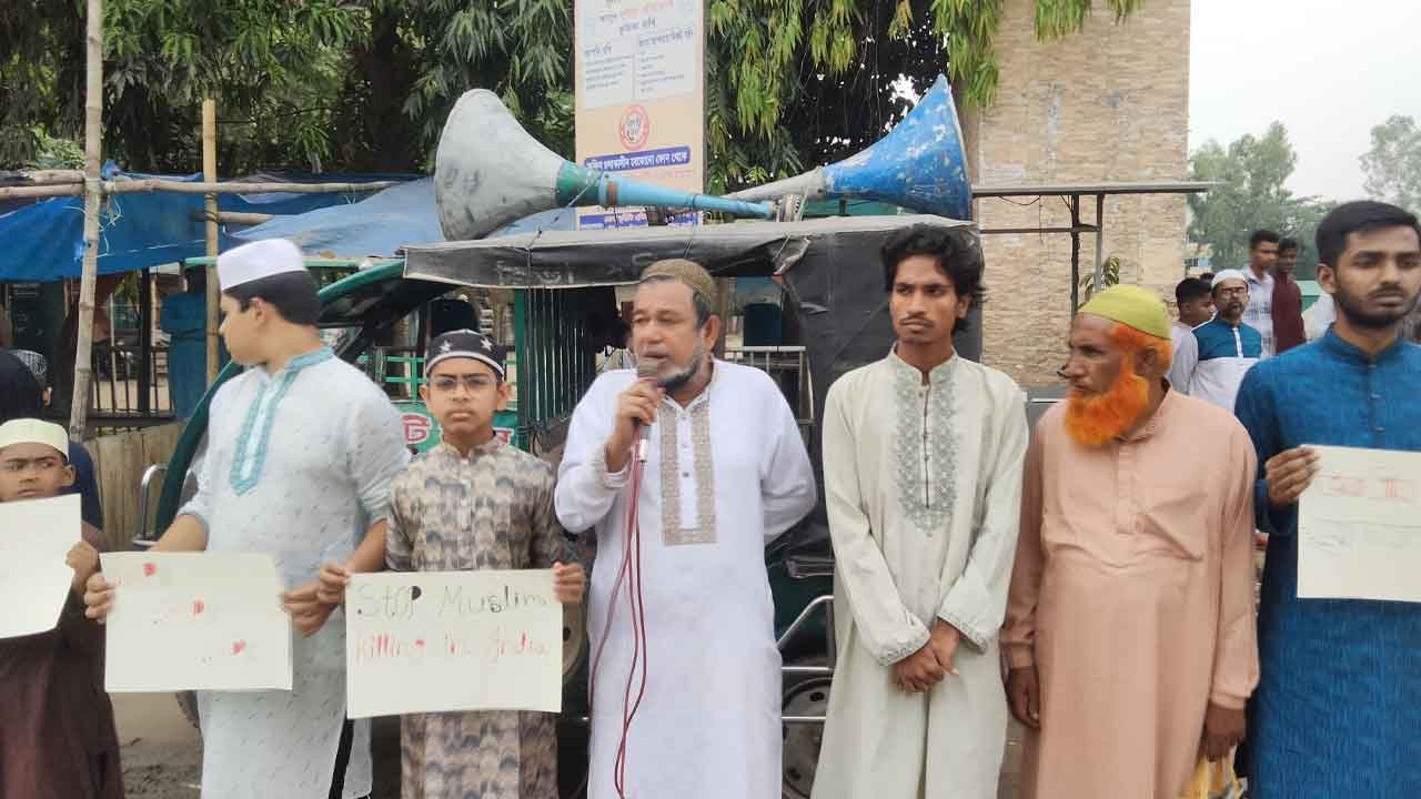 ভারতে ওয়াকফ আইন বাতিল এবং মুসলিমদের নির্যাতনের প্রতিবাদে নওগাঁয় বিক্ষোভ