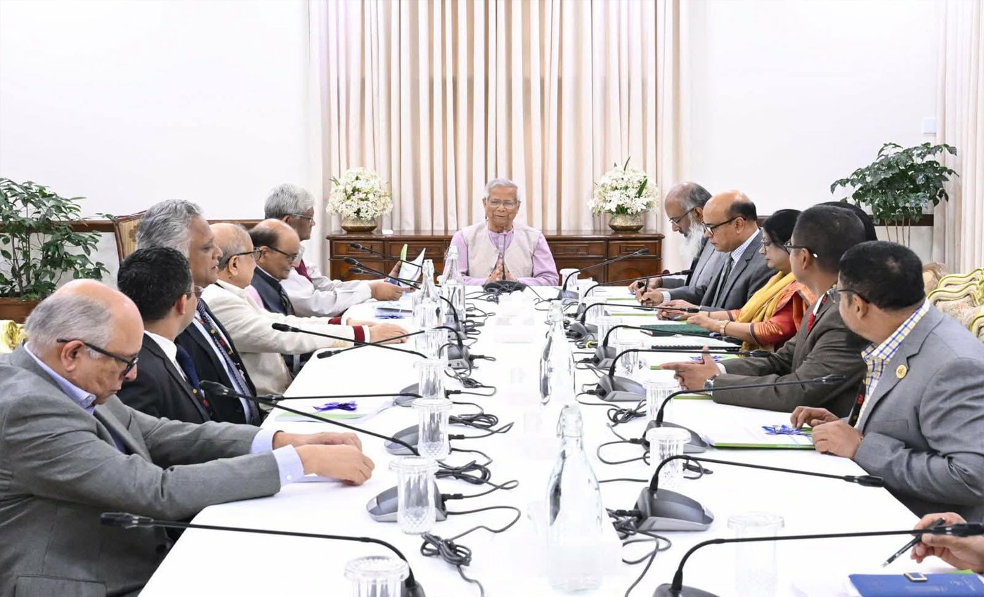 প্রধান উপদেষ্টার কাছে জাতীয় কর কাঠামো পুনর্বিন্যাস সংক্রান্ত কমিটির প্রতিবেদন পেশ