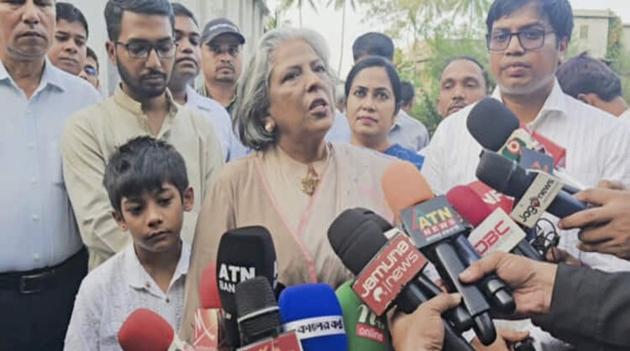 উপদেষ্টা শারমীন এস মুরশিদ পরিদর্শন করলেন মির্জাপুরের ঐতিহ্যবাহী দুর্গা মন্দির