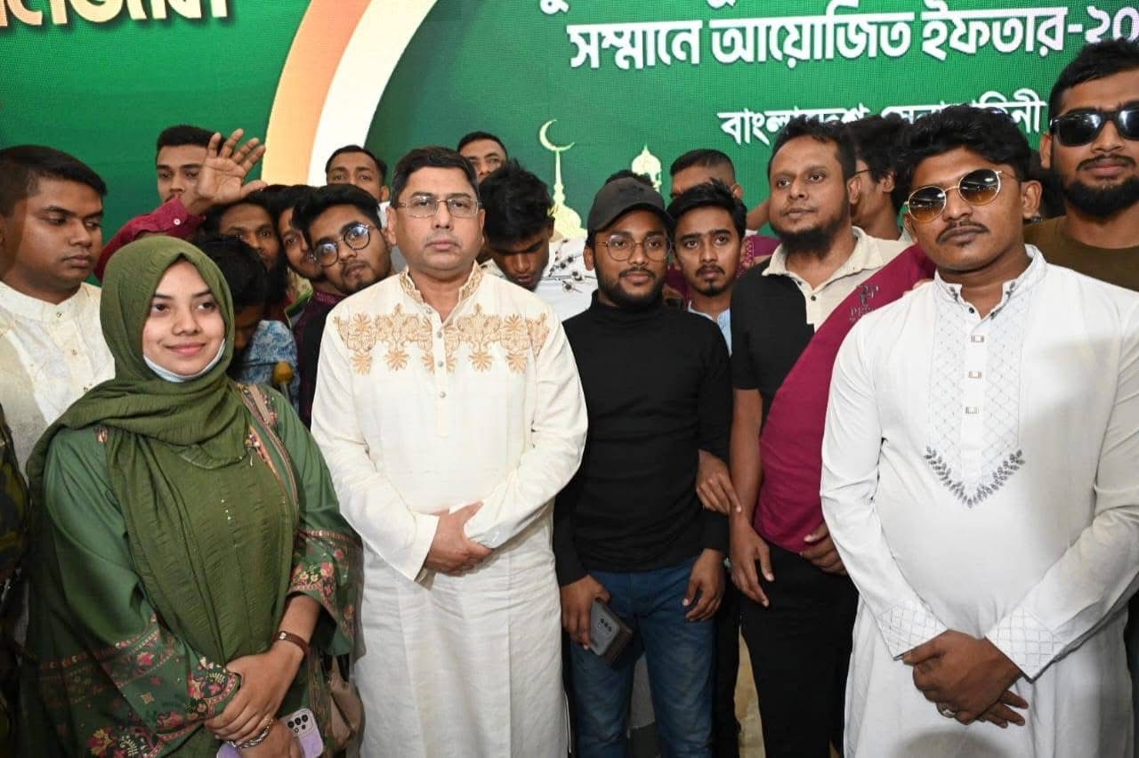 জুলাই গণঅভ্যুত্থানে আহত ছাত্র-ছাত্রীদের সম্মানে বাংলাদেশ সেনাবাহিনীর ইফতার