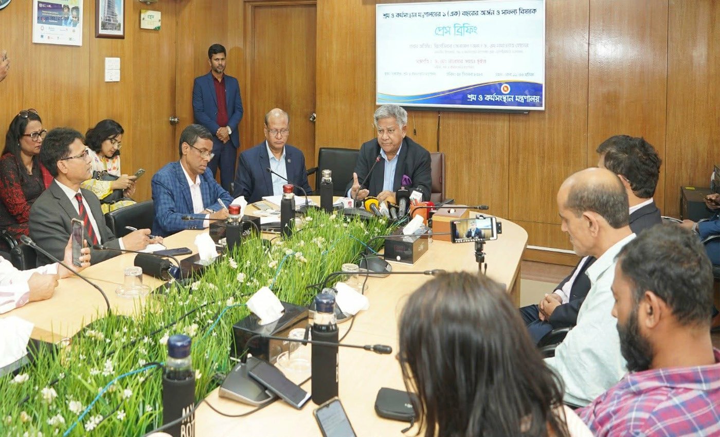 শ্রম খাতে অন্তর্বর্তীকালীন সরকারের উন্নয়ন ও অগ্রগতি তুলে ধরলেন শ্রম ও কর্মসংস্থান উপদেষ্টা