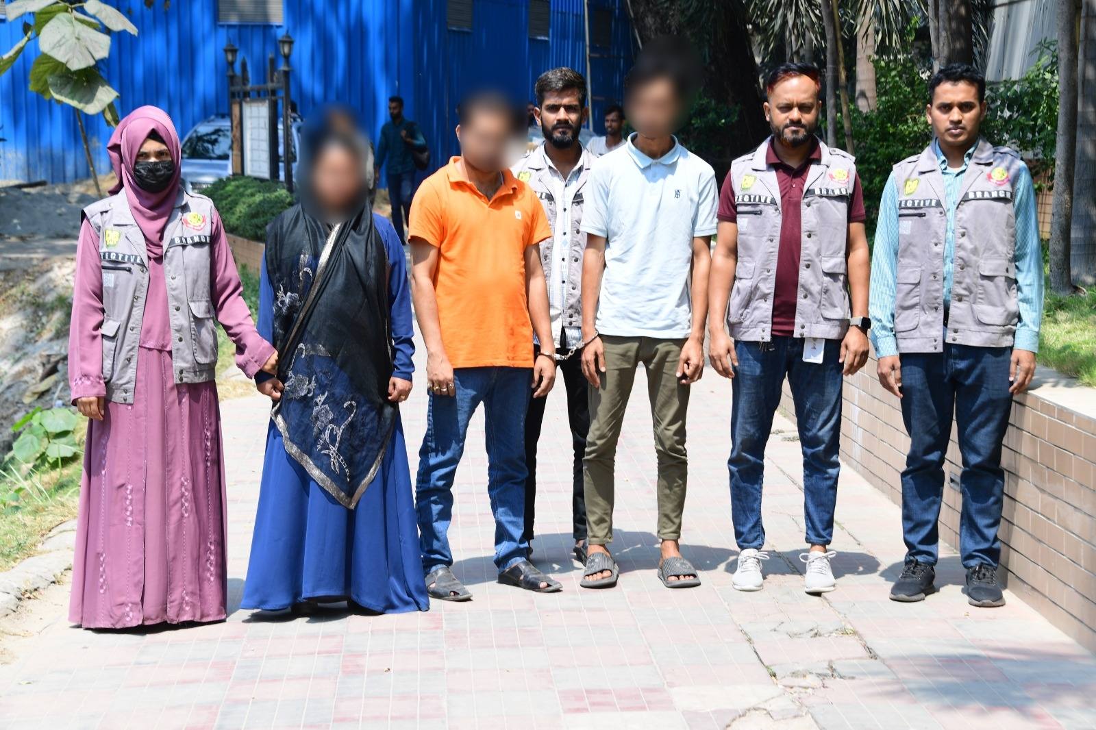 মিরপুরে ডিবির অভিযানে ভুয়া ভিসা ও বিএমইটি কার্ড তৈরি চক্রের তিন সদস্য গ্রেফতার