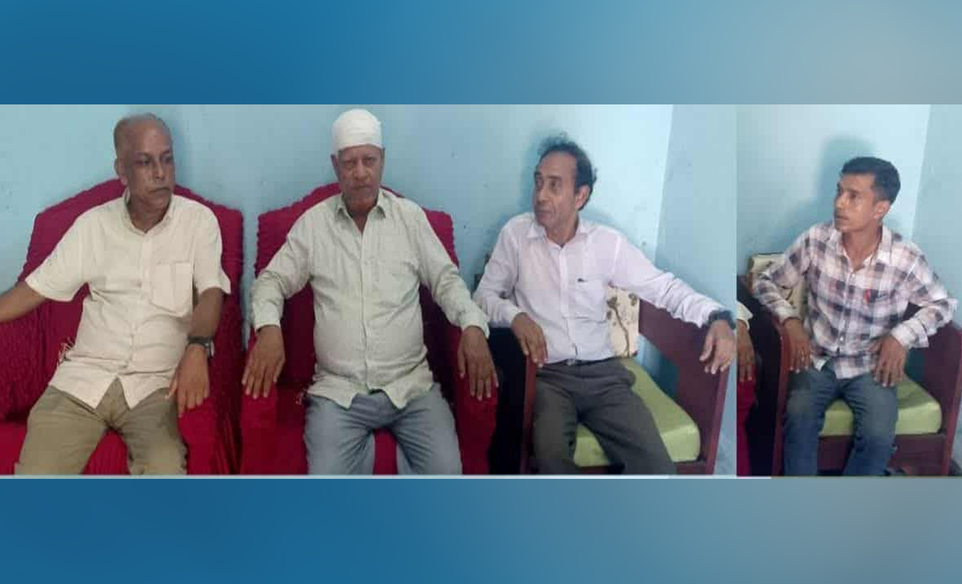 ছাতক প্রেসক্লাবের সহ-সভাপতি বদর উদ্দিন আহমদের পাশে সাংবাদিকবৃন্দ