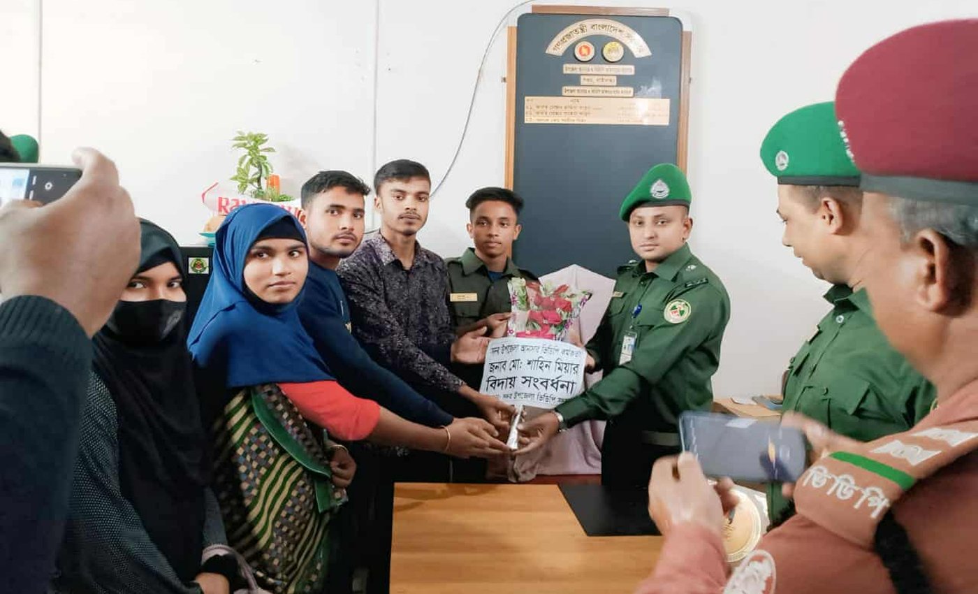 গাইবান্ধা সদর আনসার-ভিডিপিতে বিদায়ী ও নবাগত অফিসারকে সংবর্ধনা