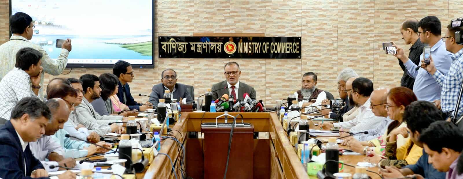 সরকারপামঅয়েলের দাম লিটারে ১৯ টাকা কমালো