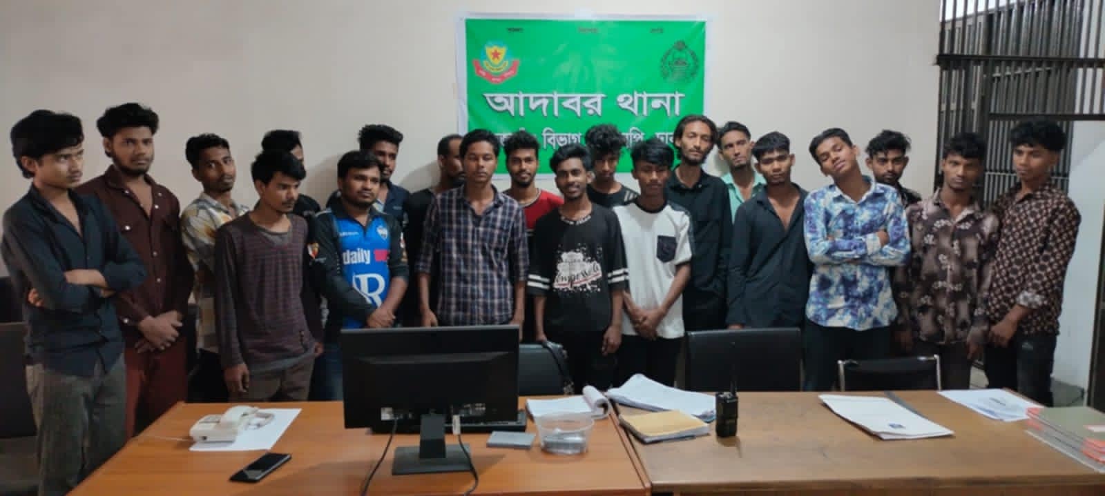 বিশেষ অভিযানে ছিনতাইকারী, মাদক কারবারিসহ ৭১ জনকে গ্রেফতার