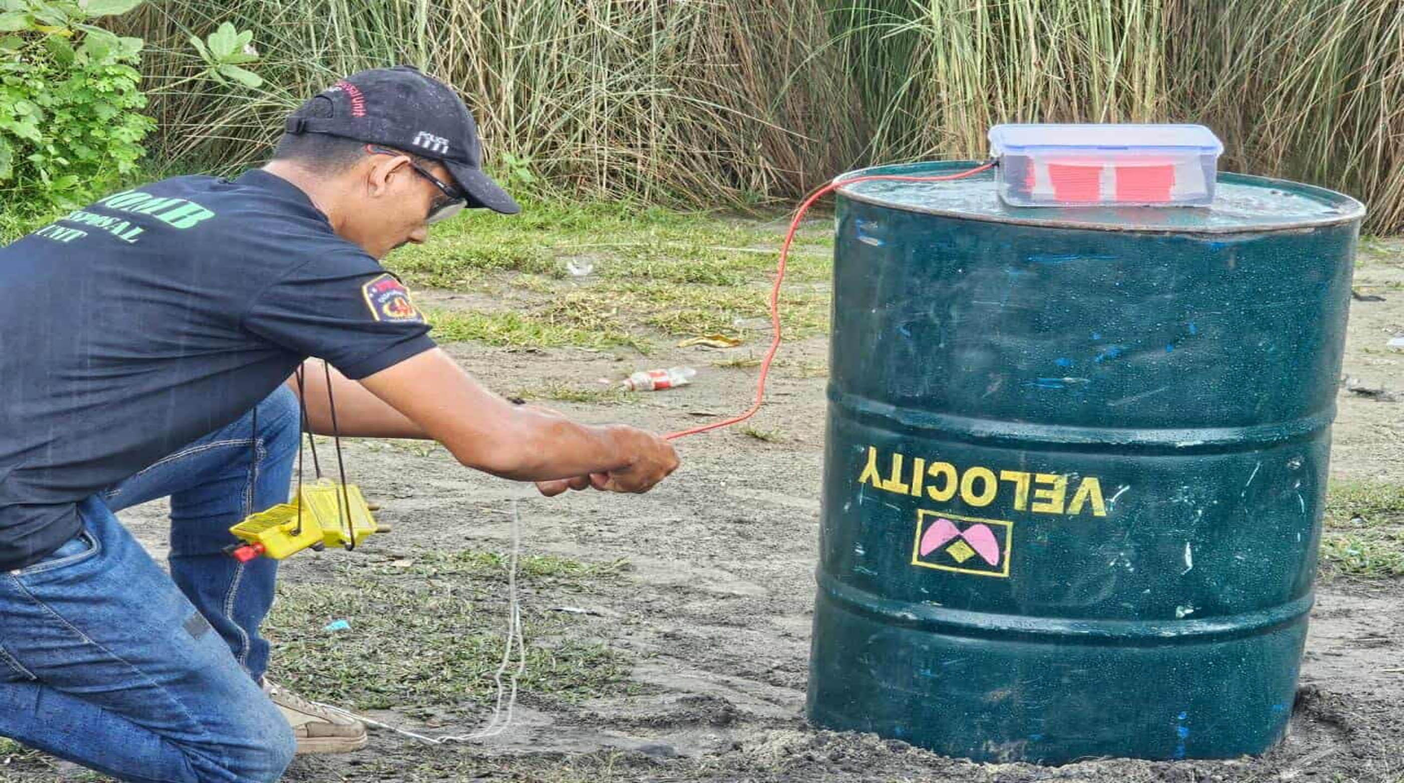ডিএমপি বম্ব ডিসপোজাল ইউনিটের স্পেশাল চার্জ ব্যবহারে উচ্চতর প্রশিক্ষণ সফলভাবে সম্পন্ন