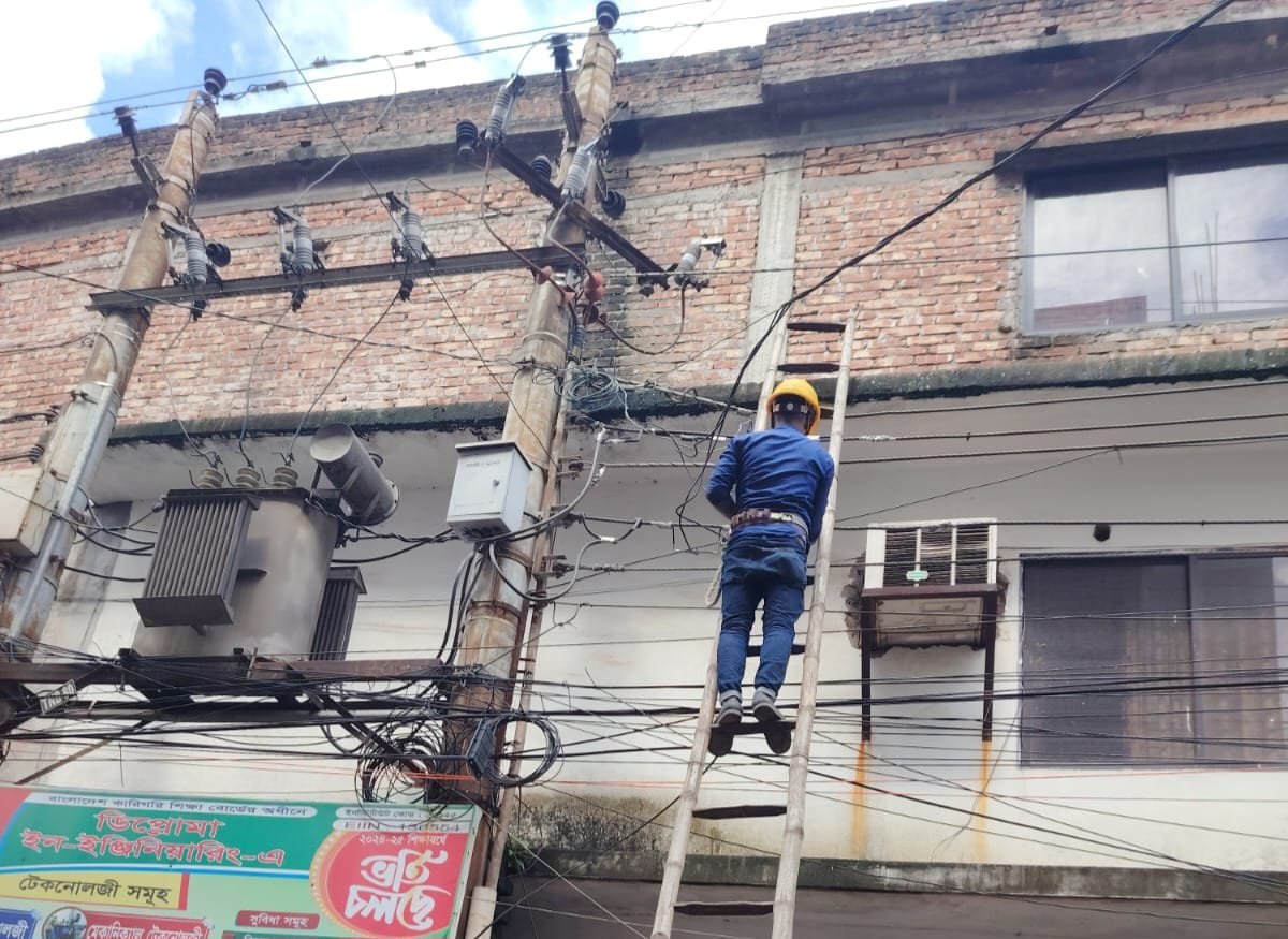 নদী দূষণের দায়ে গাজীপুরে ৯টি অবৈধ কারখানার বিদ্যুৎ ও গ্যাস সংযোগ বিচ্ছিন্ন