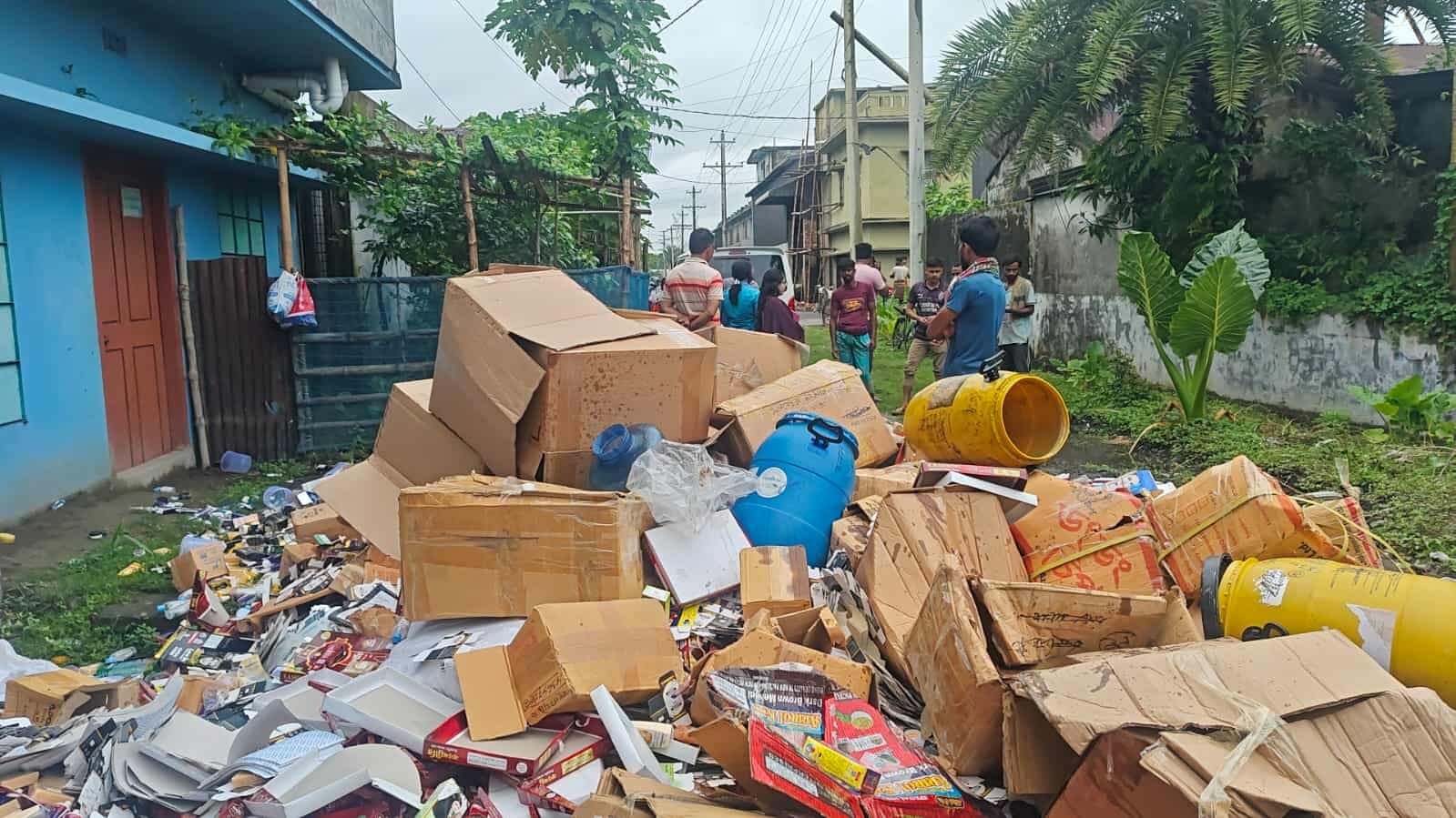 বাগেরহাটে ভেজাল প্রসাধনী তৈরির কারখানার ভোক্তার অভিযান,লাখ টাকা জরিমানা