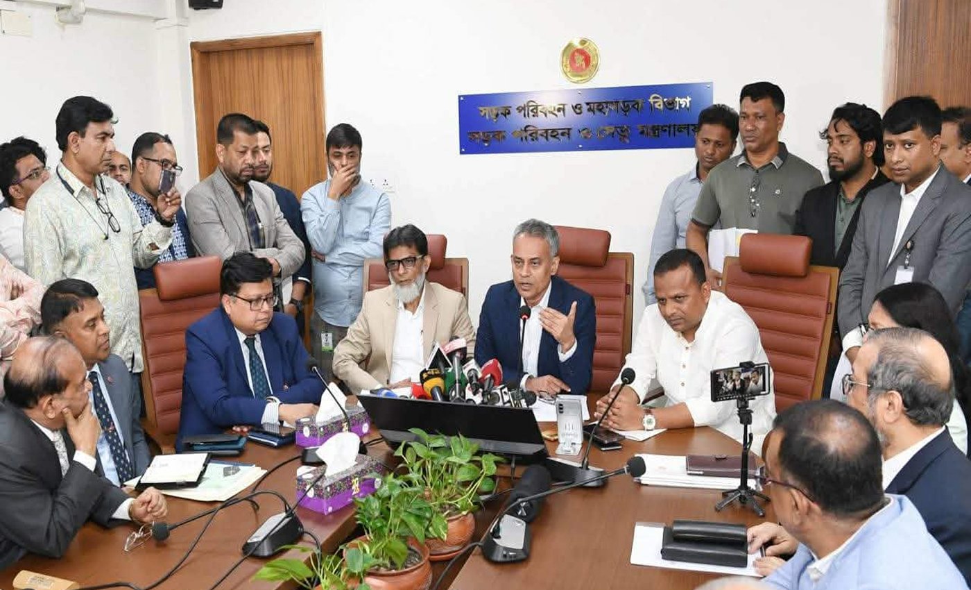 টেকসই অবকাঠামো ও পেশাদারিত্বের অঙ্গীকার: "সবার উপরে দেশ" মতবিনিময় সভায় - সড়ক ও সেতু মন্ত্রী শেখ রবিউল আলম